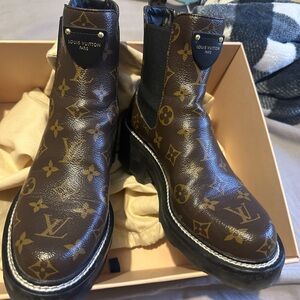 Louis Vuitton Chelsea boots